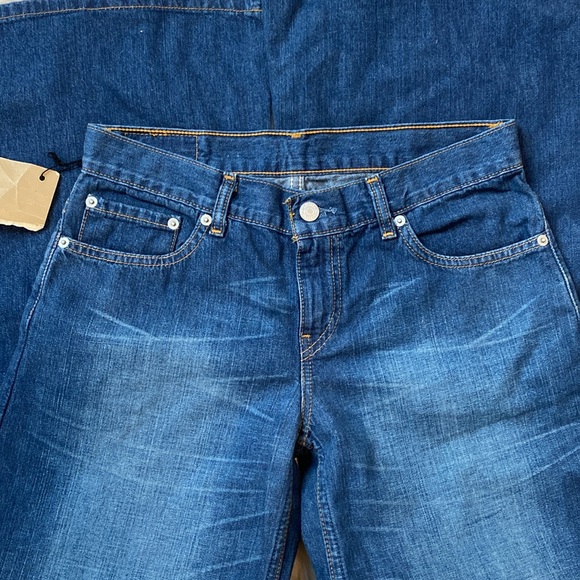 NWT Levi’s Vintage 685 Super Wide Leg Jeans, Size 28 - Picture 8 of 14